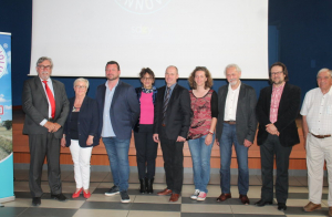 « Incontestablement, l’ADN du Syndicat départemental d’Energies de l’Yonne n’est autre que l’innovation et l’anticipation ! Depuis dix ans, l’organisme a multiplié les initiatives en ce sens au service des collectivités territoriales de l’Yonne, leur permettant de réduire considérablement leur facture énergétique. Un chantier qui est loin d’être terminé avec l’arrivée de nouvelles technologies. Comme l’a stipulé son président Jean-Noël LOURY lors de la célébration du dixième anniversaire (à gauche)… ».