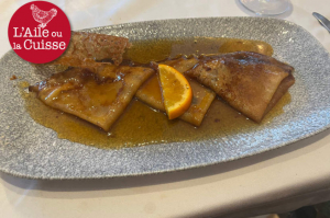 « C’est l’élégance même de la traditionnelle brasserie parisienne, de surcroît centenaire ! « La Lorraine » ne vante pas la cuisine de l’est de la France, à base de quiches et de mirabelles, mais bel et bien les produits de la marée ! Un régal de fraîcheur dans l’assiette ! ».
