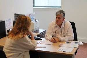 « Pôle emploi Auxerre a pris une excellente initiative en organisant le premier Forum consacré aux métiers des filières bâtiment et travaux publics. Ouvert aux entrepreneurs et aux organismes de formation, l’évènement a été très bien accueilli par près de 450 personnes en quête d’un précieux sésame leur permettant d’intégrer la vie professionnelle… ».