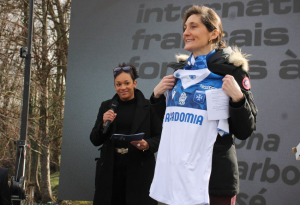 « Fière d’être supportrice – le temps d’une inauguration, celle du musée – de l’AJA, la ministre des Sports et des Jeux Olympiques/Paralympiques Amélie OUDEA-CASTERA a salué longuement les personnalités du club (Guy ROUX, Baptiste MALHERBE) et de la Ville d’Auxerre (Crescent MARAULT) pour le travail accompli en faveur du sport, remède miracle pour encourager la cohésion sociale et faire face à l’adversité… ».