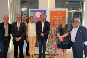 « Le président de WORLDSKILLS France Armel LE COMPAGNON est venu encourager les compétiteurs des finales nationales de cuisine qui se déroulent au CIFA d’Auxerre deux jours durant. Objectif : valoriser la filière artisanale et ses acteurs vers les sommets ! ».