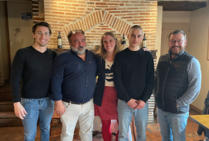 « Ce n’était pas une « rencontre du troisième type » au Moulin de CORNEIL en ce milieu de semaine ! Mais, bel et bien un fructueux échange devant permettre à Cornélius de LAMINNE, propriétaire de ladite maison, de bénéficier d’un solide coup de booster côté recrutement et alternance de la part du CIFA de l’Yonne, représenté par Delphine ENGELVIN et Maxime LAUZET… ».