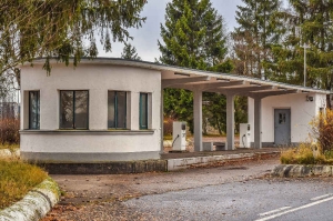 « Les stations-service de l’Hexagone sont en danger ! L’essor des véhicules électriques qui induit la diminution drastique de la vente des carburants menace à terme 20 000 emplois dans ce secteur. Le CNPA souhaite la création d’un fonds d’accompagnement à leur modernisation… ».