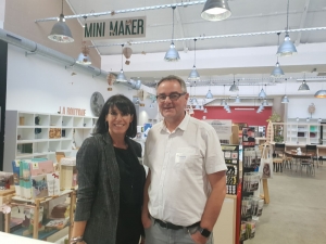 « Porté par Ludiwine EVRARD et Philippe CARPENTIER, « 16h44.com, la minute du manager » est un blog conçu pour permettre à chaque dirigeant, chaque manager, de s’extraire de son quotidien et d’enrichir son management en découvrant de nouvelles approches grâce à des experts qui ont des convictions. Dorénavant, cette information sera accessible à l’aide de chroniques régulières aux lecteurs de PRESSE EVASION, à la suite d’un partenariat pour les adeptes de l’économie positive… ».