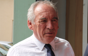 « Le compte-à-rebours est enclenché pour la survie de François BAYROU à Matignon et de son gouvernement, probablement condamné à disparaître en cas de vote de confiance négatif ce lundi 08 septembre à l’Assemblée nationale. Une chose est sûre : la France va de nouveau traverser une sérieuse zone de turbulences à partir dès mardi ! ».