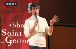 « Entre l’entrée en lice des Bleus dans la Coupe du Monde de football et l’assemblée générale des maires de France, la concurrence était bien trop rude, mardi soir, et la conférence de Gaspard KOENIG, invité des « Conservations de l’Abbaye », n’a pas fait le plein à Auxerre… Dommage pour les absents ! ».