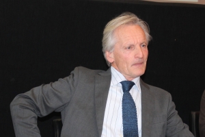 « Le maire d’Auxerre et président de l’Agglomération de l’Auxerrois Guy FEREZ affûte ses armes et mobilise ses équipes administratives pour répondre au plus vite à l’urgence économique qui ne manquera pas de se signaler parmi les sphères associatives et entrepreneuriales une fois la crise passée… ».