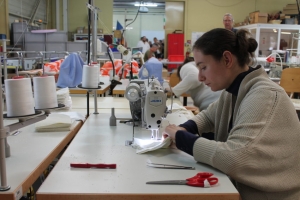 « Les membres des « Positives Entreprises » réunis par Christine JAN, animatrice du club pour la Chambre de Commerce et d’Industrie, auront le loisir de découvrir les travaux exécutés dans les ateliers du CEDAITRA ESAT EPNAK d’Auxerre. Aujourd’hui, seulement 6 % de travailleurs handicapés intègrent les effectifs des entreprises en France. Encore trop peu, en vérité… ».