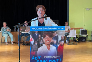 « Mais, où est donc passée la « timidité originelle » de la députée sortante de la troisième circonscription, Michèle CROUZET ?! En verve et à l’aise, à la tribune du lancement de sa campagne, la parlementaire a réaffirmé sa pleine légitimité à candidater pour le compte de la majorité présidentielle. En étant la seule élue investie par Emmanuel MACRON ! »