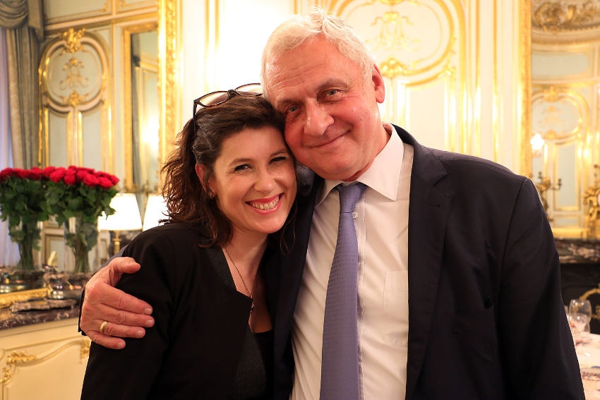 « La chanteuse icaunaise représente l’un des atouts culturels essentiels de l’Yonne. Sa rencontre avec Alexandre ORLOV, ambassadeur de Russie, l’atteste… ».