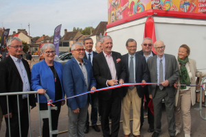 « L’évènement automnal est toujours attendu par les professionnels de l’artisanat et du commerce de Puisaye Forterre : la foire exposition de Toucy traduit la vitalité de tout un territoire qui en a fait son atout majeur en termes d’attractivité… ».