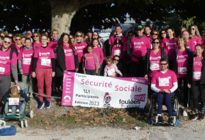 « Cent-quarante et une personnes de la Sécurité sociale ont pris part ce dimanche à la traditionnelle opération caritative des « Foulées roses » à Auxerre, permettant la collecte d’un don de 1 160 euros. La deuxième équipe en nombre a également terminé à la seconde place de ce challenge derrière le SDIS 89… ». 