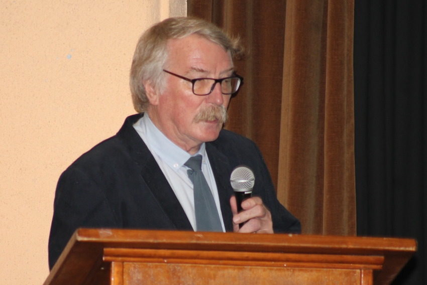 « Le vice-président en charge de la santé de la Communauté de communes de Puisaye-Forterre Patrick BUTTNER est monté au créneau auprès de l’ARS pour que ne dure pas trop longtemps le vide occasionné par l’absence de généraliste à Charny… ».