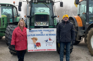 « Entre deux sessions à l’Assemblée nationale, la députée de la deuxième circonscription de l’Yonne Sophie-Laurence ROY est venue soutenir la manifestation de la Coordination Rurale, organisée à Auxerre. Une présence qu’elle explique par l’action revendicative de ces professionnels qui constituent la typologie de Français lui ayant donné goût et envie à se lancer en politique et dans la course à l’élection des législatives… ».