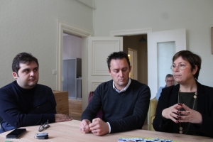 « En attendant que la décision définitive ne soit validée et rendue publique après le 15 décembre, les forces vives de l’UDI de l’Yonne espèrent la visite de leur leader charismatique, Jean-Christophe LAGARDE, président national, lors d’un meeting proposé à Auxerre ou à Sens. La sénatrice Dominique VERIEN rappelle que deux parlementaires sur les cinq que compte le département sont issus de l’Union des démocrates et des indépendants : elle-même en sa qualité de sénatrice et André VILLIERS, député de la deuxième circonscription. Les observateurs prédisent un score de 7 % pour le parti du centre et de la droite de progrès en mai 2019… ».
