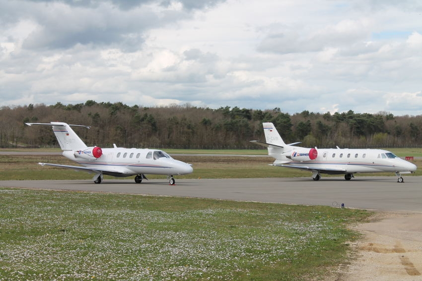 « Les chefs d’entreprises industriels de l’Yonne ont été conviés à venir découvrir l’offre de vols d’affaires et de séminaires déclinée par l’entité exploitante de l’aéroport d’Auxerre-Branches, la société EDEIS. 2019 correspond à un besoin stratégique pour la structure : développer cette offre de service à l’aide de ses partenaires naturels. Le MEDEF de l’Yonne qui est à l’initiative du groupement des sous-traitants industriels de l’aéronautique (GISAREO) encourage fortement l’initiative auprès des industriels… ».