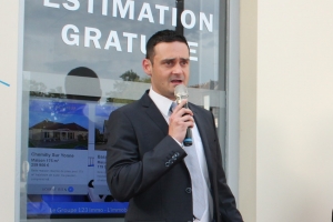 « Le prix de l’immobilier devrait baisser sans que le marché ne s’effondre pour autant pour Baptiste CHAPUIS du groupe 123 Immobilier. Mais, différents voyants dont la baisse des frais notariaux et la recrudescence des demandes des Franciliens pour acquérir un bien en zone rurale pourraient permettre au secteur d’être porté par une vague d’optimisme contagieux au cours de ces prochaines semaines… ».