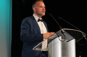 « Le temps du rire et des plaisirs revenus avec la 90ème Foire d’Auxerre qui débutera ce mercredi 16 septembre dès 10 heures. Centre France Parc Expo et le directeur du site Sébastien FUENTES ont soigné la programmation placée sous le signe du renouvellement et de la convivialité… ».