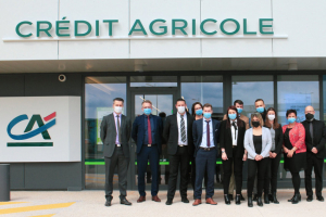 « En un seul clic et par le prisme d’un scrutin électronique, à réaliser depuis chez soi ou dans son agence où sont mobilisées les équipes, les 283 000 sociétaires de la Banque Verte sont appelés à désigner leurs représentants/administrateurs d’ici le début du mois de mars… ».