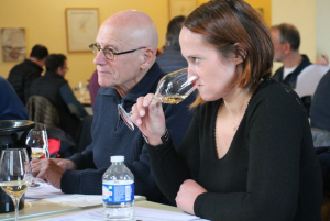 « La trente-et-unième édition du Concours des Vins du Grand Auxerrois a mobilisé soixante-trois jurés qui avaient la lourde tâche de choisir parmi 263 échantillons de rouges, de blancs, d’aligotés et de crémants les meilleurs nectars à récompenser cette année. Un super jury composé de spécialistes devait livrer son verdict un peu plus tard dans la matinée, vécue au lycée de l’hôtellerie Vauban à Auxerre… ».