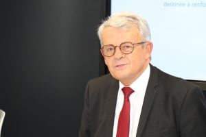 « Compétence prioritaire de l’exécutif départemental, le volet social mobilise les services ad hoc avec l’émergence de cette seconde vague de coronavirus. Le Pôle des Solidarités du département poursuit ses activités. Un accompagnement renforcé a même été demandé par le président Patrick GENDRAUD qui veille au grain… ».