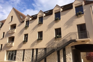 « Le Logis Saint-François vient d’obtenir une certification délivrée par l’AFNOR, l’Eco Label Européen, qui distingue les hébergements touristiques durables. Une belle récompense pour Béatrice et Louis-Marie MAUVAIS, ses propriétaires. D’autant que le site de Vermenton est le seul de l’Yonne à être référencé… ».