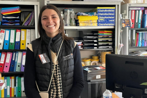 « A 27 ans, Marie ROCHE a multiplié diplômes et expériences professionnelles, y compris chez les poids lourds de l’industrie tricolore, avant de prendre ses fonctions dans la GMS, au Centre E.LECLERC d’Auxerre il y a peu… ».