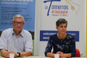 « Aux côtés de son vice-président en charge de l’économie, du tourisme et du développement numérique, Régis LHOMME, la présidente de la Communauté de communes Le Tonnerrois en Bourgogne, Anne JERUSALEM, également vice-présidente du Département de l’Yonne, a exposé les nombreux projets structurants prévus sur ce secteur géographique lors de la visite de la présidente de région Marie-Guite DUFAY. En attendant les aides nécessaires à leur réalisation ? ».