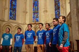 « Les œuvres de CACCINI et de MOZART composeront le récital de cette formation, issue d’un chœur d’étudiants de très grande qualité vocale. A découvrir au détour d’un week-end paroissial placé sous le signe de la convivialité et de l’échange à Vermenton… ».