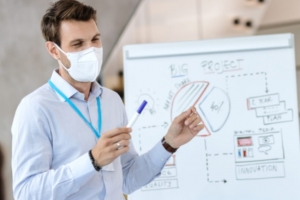 « L’enseignement supérieur doit répondre à une double question à l’heure actuelle : faut-il promouvoir des jeunes capables de travailler dès la sortie de leurs études ou produire de bons cerveaux capables d’engendrer par le prisme de la recherche de futurs prix Nobel ? Un sérieux dilemme ! ».