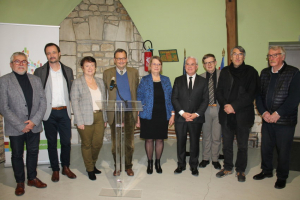 « Et de six ! La Puisaye-Forterre compte une sixième maison de santé après l’inauguration du nouvel établissement érigé dans la commune de Courson-les-Carrières. Ce projet de santé pluri-professionnel s’inscrit dans le cadre du Contrat Local de Santé qui a été prorogé le 27 novembre dernier à Moulins-sur-Ouanne… ».