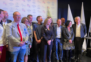 « Le président du Conseil départemental de l’Yonne Patrick GENDRAUD (à droite) a présenté lors d’un évènement spécial les quatre axes fédérateurs permettant de rassembler toutes les forces vives du territoire derrière le projet « Terre de Jeux ». Label, club des partenaires, équipe, communication : parce que l’attractivité de l’Yonne et son devenir le valent bien ! ».