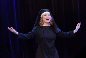 « On attendait cela depuis trop longtemps : l’humoriste Constance délivrera un florilège de ses meilleurs sketchs lors de son spectacle sobrement baptisé « Pot-pourri » ce samedi 02 octobre au théâtre d’Auxerre. Ceux qui aiment le bonheur d’en rire s’en amuseront, les autres passeront leur chemin… ».