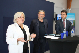 « Il se définit comme le « rassembleur » de tous les concitoyens modérés autour de la majorité présidentielle pour éviter les blocs extrémistes : Victor ALBRECHT a reçu le soutien de la ministre du Travail, de la Santé et des Solidarités, Catherine VAUTRIN lors d’une journée immersive dans l’Yonne. Il forme un ticket avec l’élu de Treigny, Paulo DA SILVA MOREIRA… ».