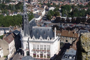 « Les travaux de l’hôtel de ville débuteront le 28 septembre pour une durée de huit semaines. Ils s’inscrivent dans le cadre du plan « Action Cœur de Ville »… ».