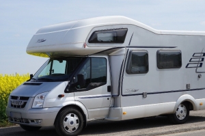 « A regrets, les organisateurs du Salon des véhicules de loisirs de Paris font impasse sur l’édition 2020 annulée pour cause de COVID-19. Les amateurs de camping-cars et de caravanes devront patienter jusqu’à l’automne 2021… ».