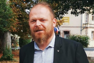 « Il succède à Farid BENDIDOU à la MFR d’Auve : Yannick VILLAIN se retrouve propulser dans un nouveau challenge dans la Marne après avoir passé 19 ans au sein de la Maison Familiale Rurale de Villevallier… ».