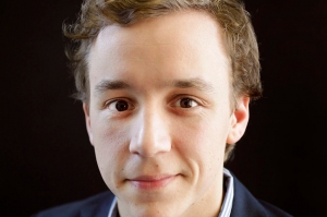 « L’élu de Sens Paul-Antoine de CARVILLE chargé de l’urbanisme, des grands projets structurants et de la gestion patrimoniale promeut le SIG (Système d’information géographique) auprès des Sénonais par le biais de cette initiative… ».