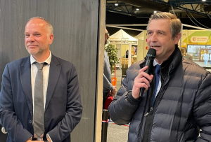 « On le sait taquin et très subtil dans ses interventions : le président de la Chambre de Métiers et de l’Artisanat de l’Yonne, Jean-Pierre RICHARD, s’est illustré lors de l’ouverture du Salon de l’Etudiant et de l’Artisanat à Auxerre, avec des propos pas si anodins que cela, teintés d’humour et de colère froide… Même Sébastien FUENTES s’en est étonné ! ».