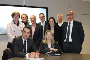 « Aux côtés du directeur régional de la Banque Populaire Bourgogne Franche-Comté, Yann NUNES qui testait la formule pour la première fois, les représentants du jury de l’Yonne durent examiner une vingtaine de dossiers de candidature avant de se prononcer sur les lauréats définitifs de ce concours. Deux associations, L’Escargot Noir et Musiques et Spectacles, défendront les couleurs départementales le 10 avril prochain à Nevers lors de la grande finale régionale… ».