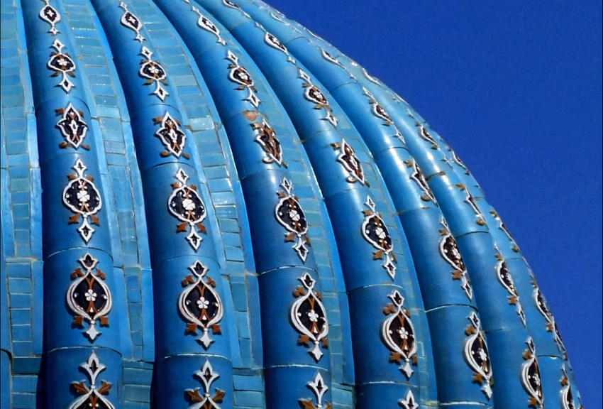 « Jusqu’au 04 avril, la photographe auxerroise Liliane PECHENOT pose son regard fragmenté par focale interposée sur des régions gorgées de lumière et de chaleur : l’Occitanie ou l’Ouzbékistan. Elle en extrait une vision minimaliste originale faite de couleurs, de sentiments, d’esthétisme… ».