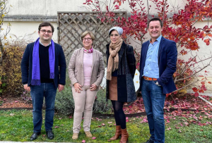 « A 45 ans, l’élu de l’Auxerrois Sébastien DOLOZILEK (à droite) hérite après un scrutin quasi unanime de la présidence de l’UDI de l’Yonne. Il succède à la sénatrice Dominique VERIEN qui avait quitté la fonction après le second tour des législatives… ».