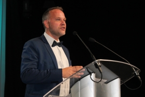 « Hormis le salon de l’habitat et le salon VINIFRANCE, tous deux décalés, la plupart des manifestations demeurent aux dates initiales au Parc Expo d’Auxerre. Comme l’a précisé son responsable de site, Sébastien FUENTES, des mesures sanitaires seront appliquées pour assurer la sécurité des personnes… ».