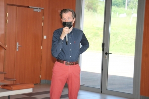 « La sécurité n’entre pas dans les compétences de la Région. Pourtant, le sujet s’est invité lors de la réunion publique des aficionados de Gilles PLATRET samedi 12 juin à VENOY. Le député Les Républicains Guillaume LARRIVE en a profité pour dénoncer « l’imposture sécuritaire » du RN. Un parti qui, selon lui, est absent des séances traitant de cette question au Palais-Bourbon…un comble ? ».