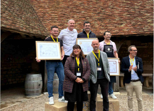 « L’Yonne a pu se distinguer honorablement lors des Mondiaux des œufs en meurette, épreuve accueillie dans le superbe cadre du château du Clos de Vougeot en Côte d’Or… ».