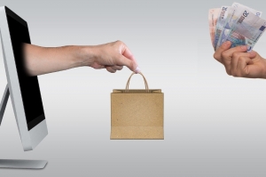 « La diffusion d’un guide spécifique, la connaissance des aides de l’Etat, le développement de sites Internet ou l’adoption au quotidien des services à emporter constituent la batterie de moyens préconisés par la préfecture, les collectivités territoriales et les consulaires pour sortir les commerces de proximité de l’impasse… ».