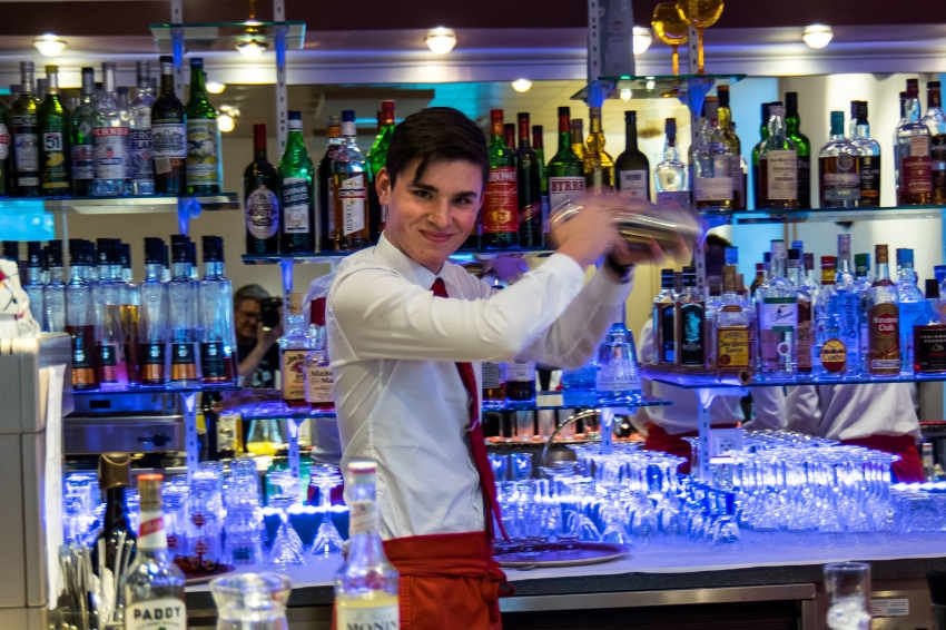 « Le 10 octobre, institutionnels et représentants des milieux économiques vont découvrir les subtilités pratiques des mentions complémentaires à l’image de la mention bar au lycée des métiers VAUBAN… Elle correspond à un taux d’employabilité de 100 % ! ».