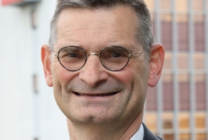 « A 56 ans, Jérôme BALLET devient le nouvel homme fort de la Caisse d’Epargne de Bourgogne Franche-Comté, succédant à Jean-Pierre DERAMECOURT, à la présidence du directoire. Il assurera la gouvernance de l’établissement aux côtés du président du COS, Eric FOUGERE… ».