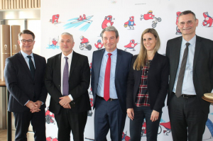 « A l’image de son partenariat premium avec le Comité national olympique, à l’organisation des Jeux de Paris, la Caisse d’Epargne de Bourgogne Franche-Comté a présenté avec son équipe gagnante ses résultats financiers 2023 lors d’une conférence de presse, accueillie dans les nouveaux locaux du siège social, le bâtiment ultra moderne et ergonomique le VALMY à Dijon. Une banque qui, comme le fringuant « BELEM » ayant amené la flamme depuis la Grèce jusqu’à Marseille, a le vent en poupe ! ».