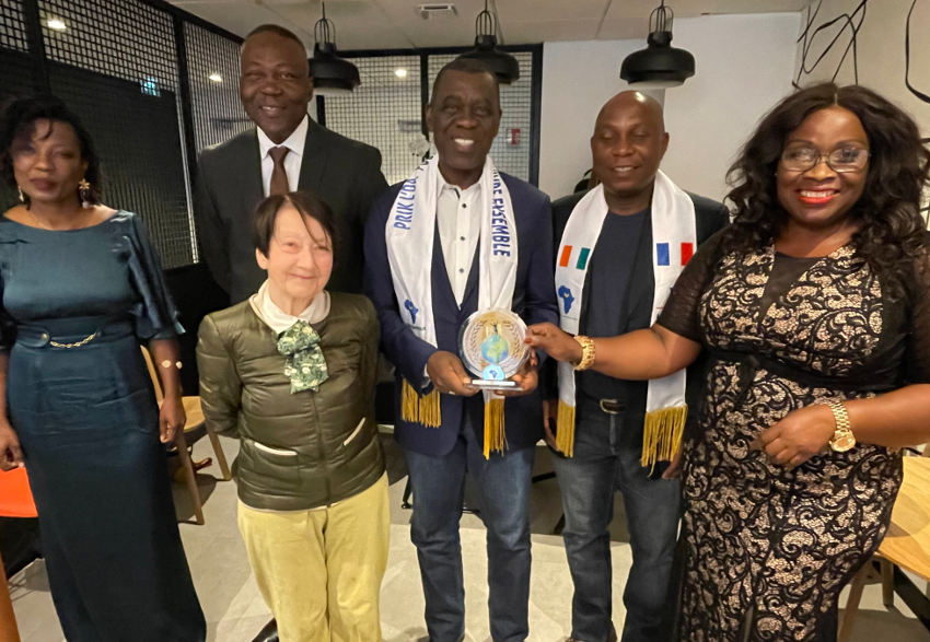 Distingué par Lune d’Afrique, le maire ivoirien de Bin-Houyé André-Narcisse MEMAN a une passion pour l’Yonne...